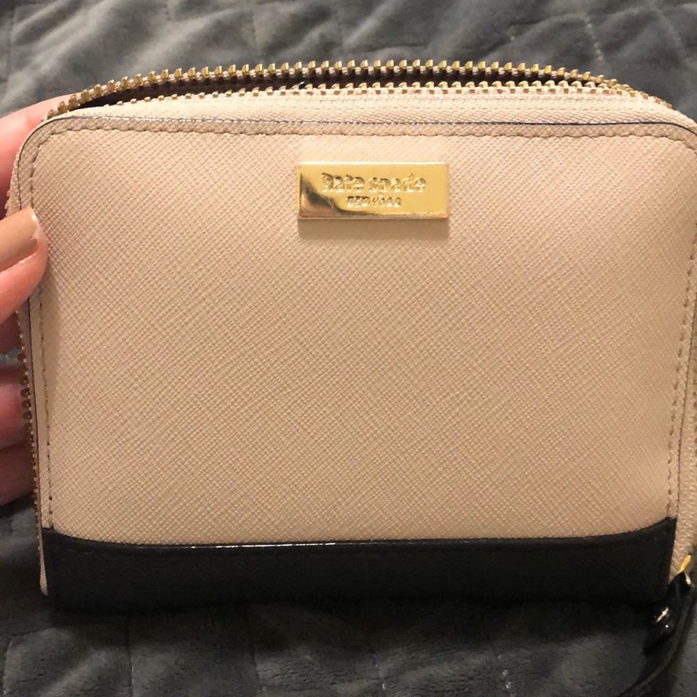 Authentic Kate Spade Wallet - Picture 1 of 5